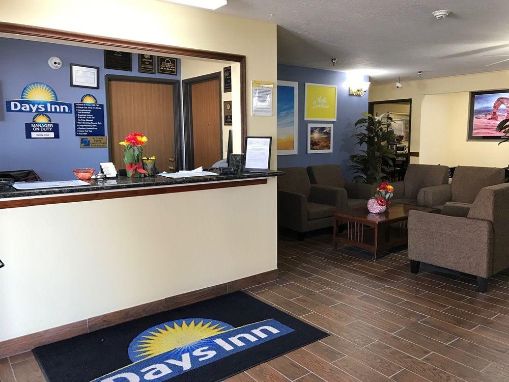 Days Inn By Wyndham Моаб Экстерьер фото