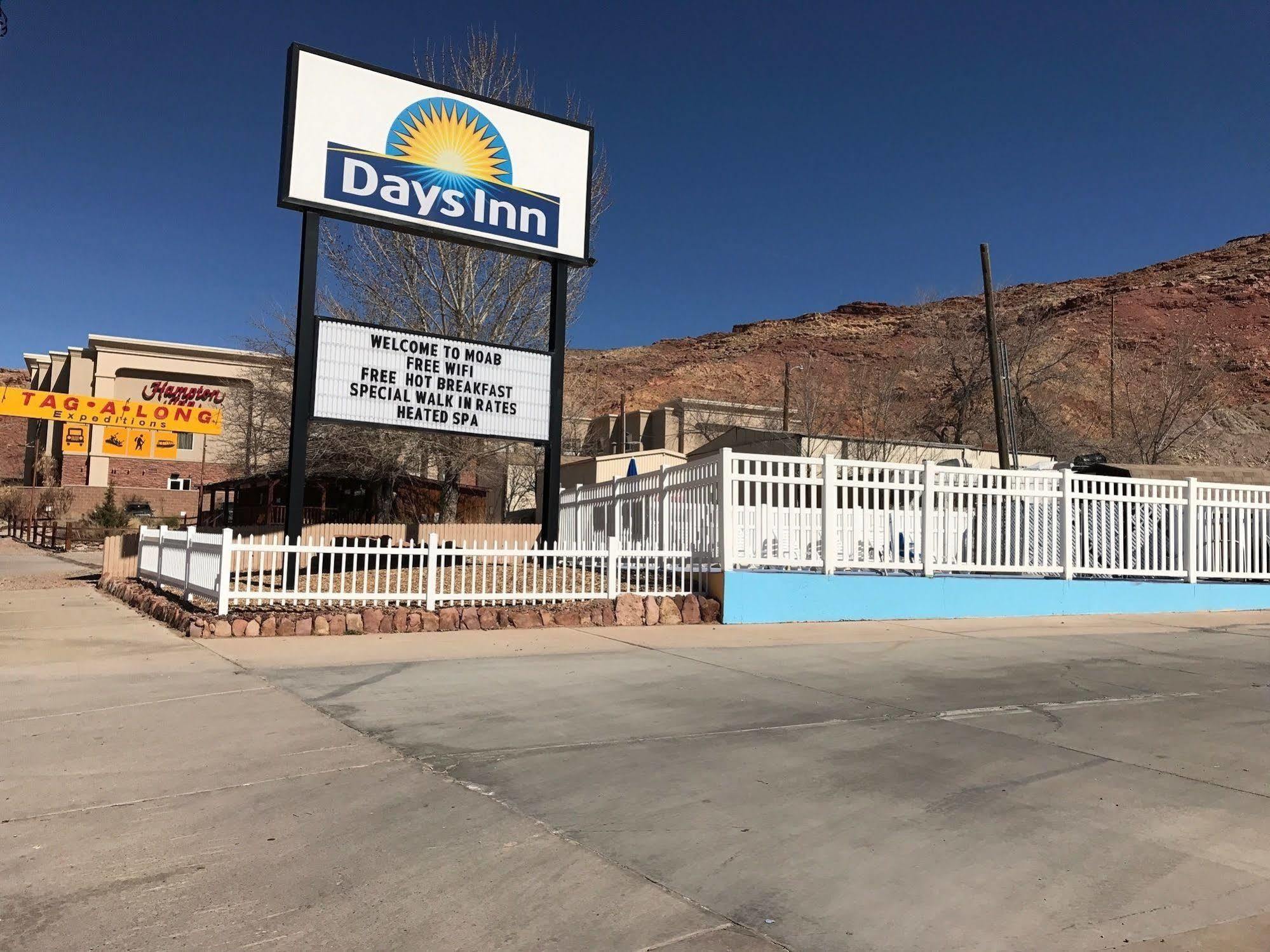 Days Inn By Wyndham Моаб Экстерьер фото